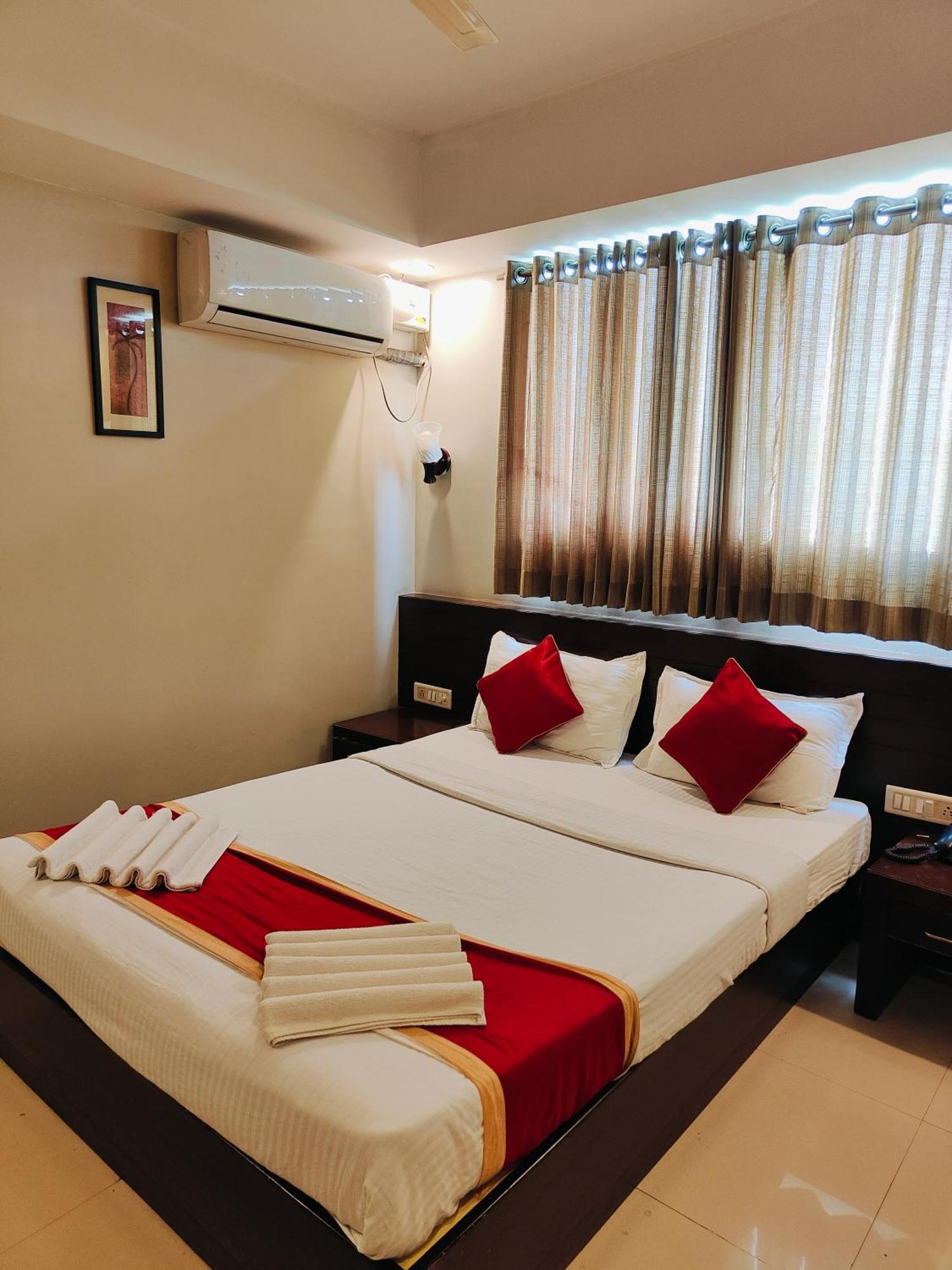 Green Wood Inn Mysore Near Palace Exterior photo